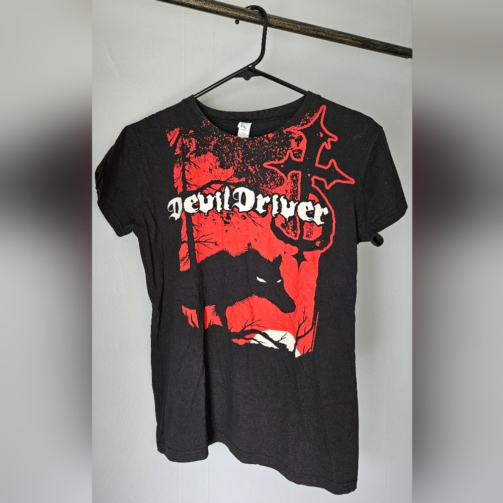 DevilDriver Wolf Black and Red Graphic Short-Sleeve Tee